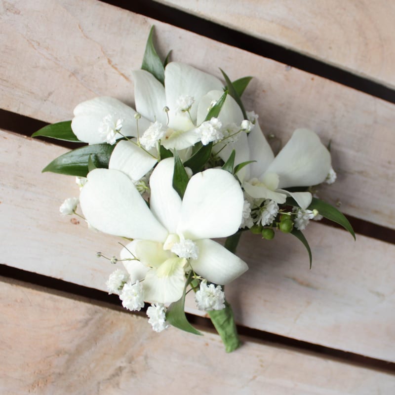 Boutonniere: Triple Dendrobium Orchid OUT